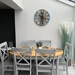 Hébergement de vacances Charm ,3 Bedrooms , 4 Beds,2 Bathrooms *