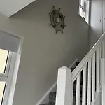 Charm ,3 Bedrooms , 4 Beds,2 Bathrooms