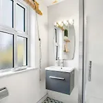 Hébergement de vacances Charm ,3 Bedrooms , 4 Beds,2 Bathrooms