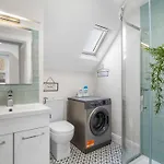 Charm ,3 Bedrooms , 4 Beds,2 Bathrooms *