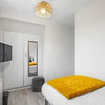 Hébergement de vacances Charm ,3 Bedrooms , 4 Beds,2 Bathrooms *