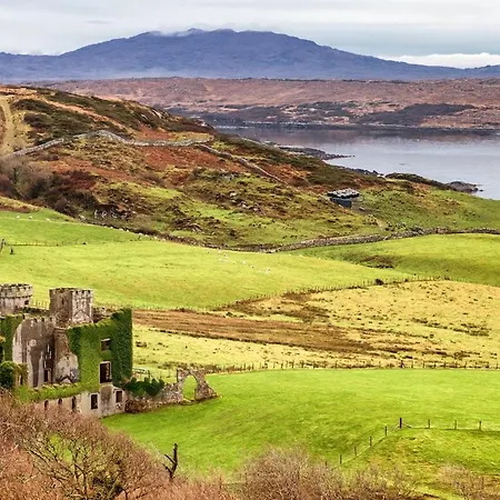 Charm ,3 Bedrooms , 4 Beds,2 Bathrooms * Clifden