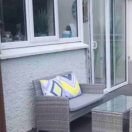 Nyaraló Charm ,3 Bedrooms , 4 Beds,2 Bathrooms Clifden