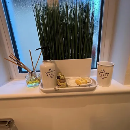 Nyaraló Charm ,3 Bedrooms , 4 Beds,2 Bathrooms Clifden