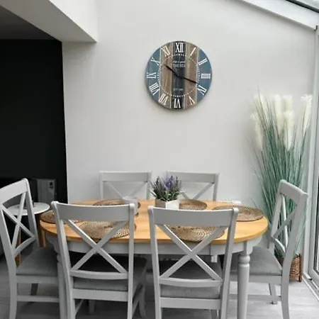 Nyaraló Charm ,3 Bedrooms , 4 Beds,2 Bathrooms *