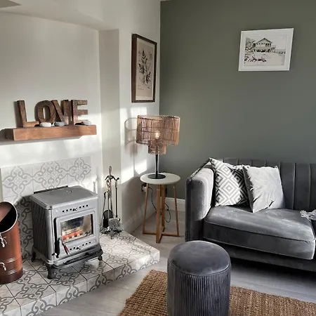 Nyaraló Charm ,3 Bedrooms , 4 Beds,2 Bathrooms Clifden