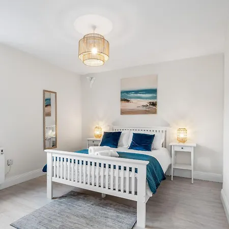 Charm ,3 Bedrooms , 4 Beds,2 Bathrooms * Clifden