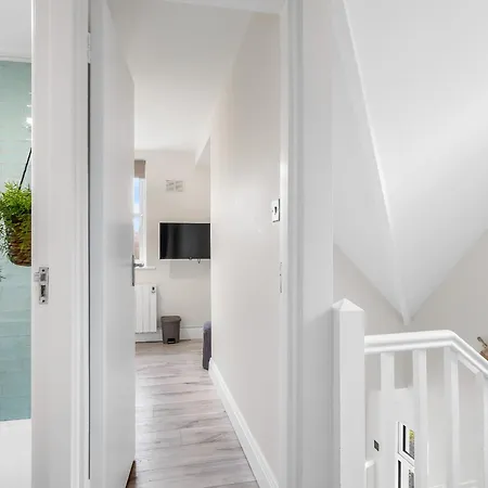 Charm ,3 Bedrooms , 4 Beds,2 Bathrooms * Clifden