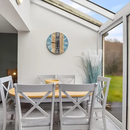 Charm ,3 Bedrooms , 4 Beds,2 Bathrooms * Clifden