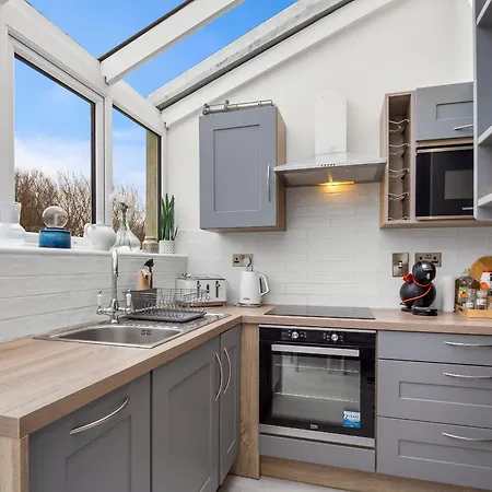 Charm ,3 Bedrooms , 4 Beds,2 Bathrooms Nyaraló