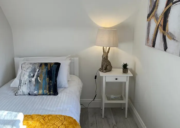 Charm ,3 Bedrooms , 4 Beds,2 Bathrooms 度假居 *