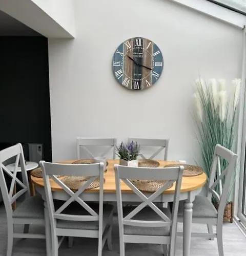 度假居 Charm ,3 Bedrooms , 4 Beds,2 Bathrooms *