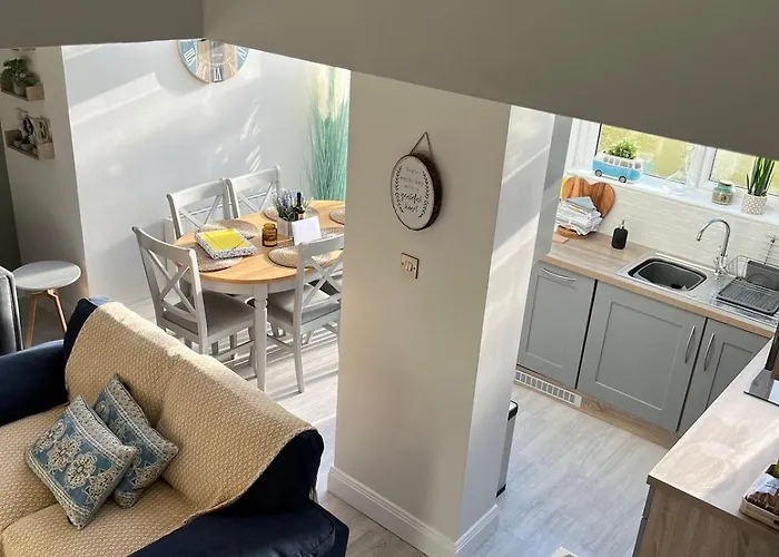 Charm ,3 Bedrooms , 4 Beds,2 Bathrooms