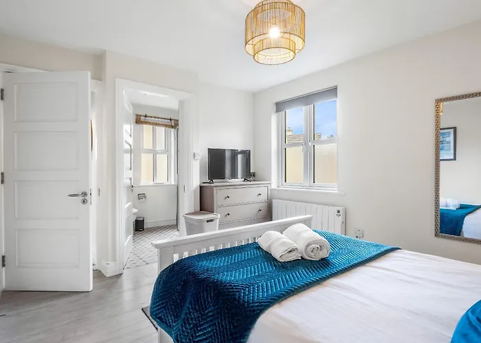 Charm ,3 Bedrooms , 4 Beds,2 Bathrooms * 克利夫登